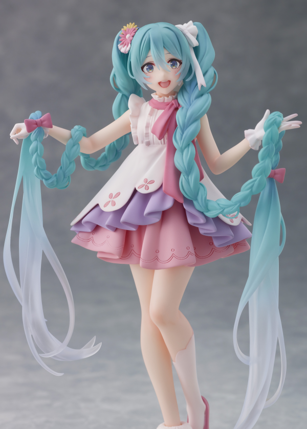 TAITO Hatsune Miku Wonderland Figure - Rapunzel | 0840342403608