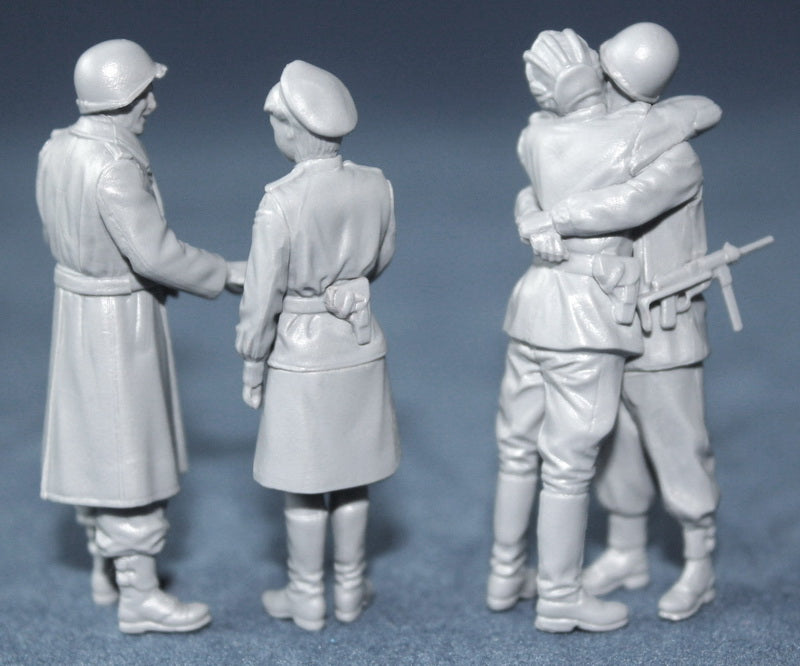 Riich 1/35 East meet West (Elbe River. 1945) | 6953391900128