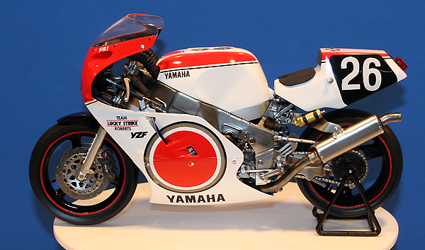 Fujimi 1/12 Yamaha YZF750 Lucky Strike Roberts | 4968728141367