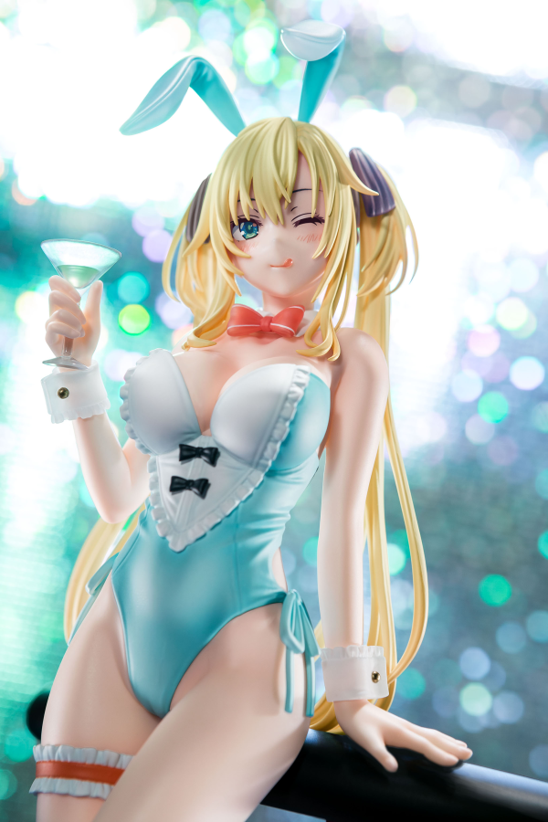 Regina Mercedes wearing 秘色(HISHOKU) bunny costume with Nip Slip Gimmick System
