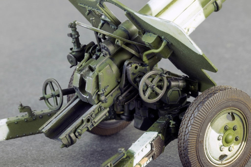 MiniArt 1/35 USV-BR 76-mm Gun Mod.1941 w/Limber & Crew | 4820041102886