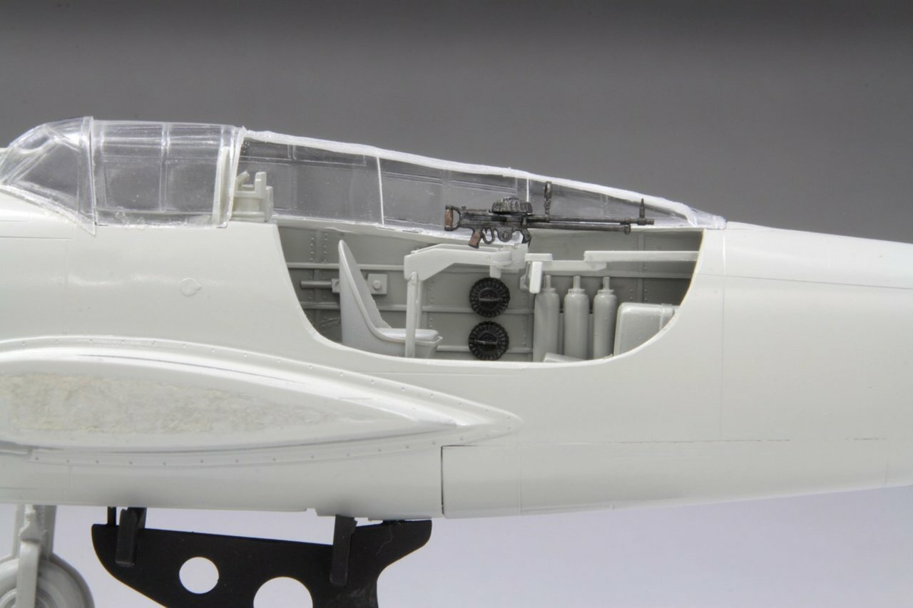 FineMolds 1/48 Type 92 7.7mm Machine Gun (Lewis Gun) | 4536318440116