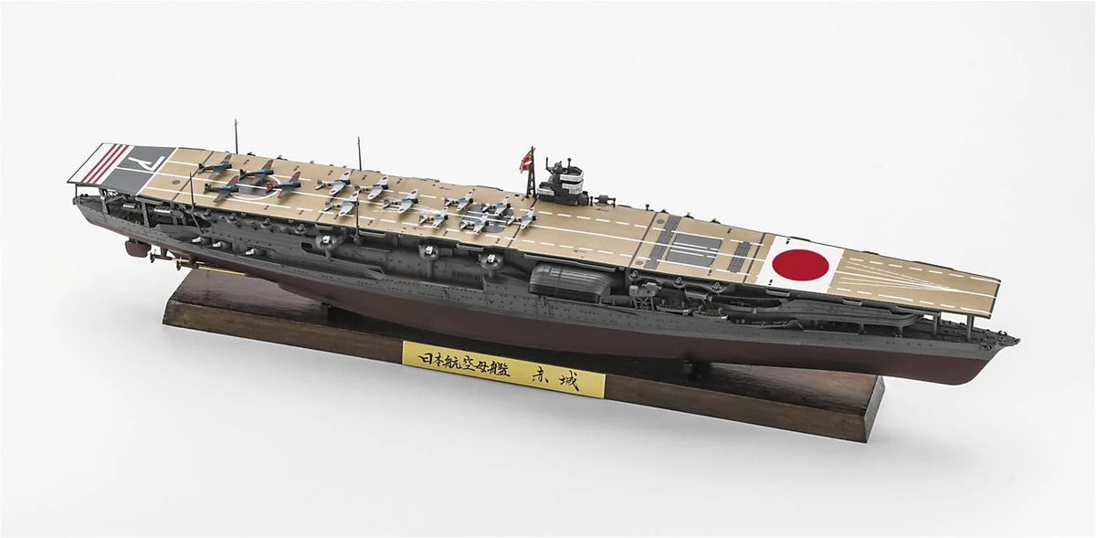 Hasegawa 1/700 JAPANESE NAVY AIRCRAFT CARRIER AKAGI FULL