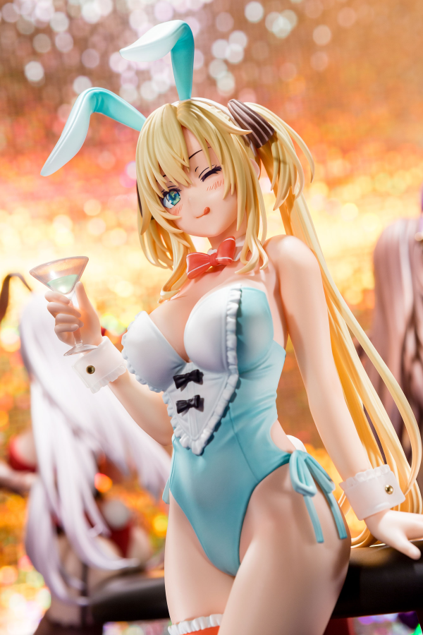 Regina Mercedes wearing 秘色(HISHOKU) bunny costume with Nip Slip Gimmick System