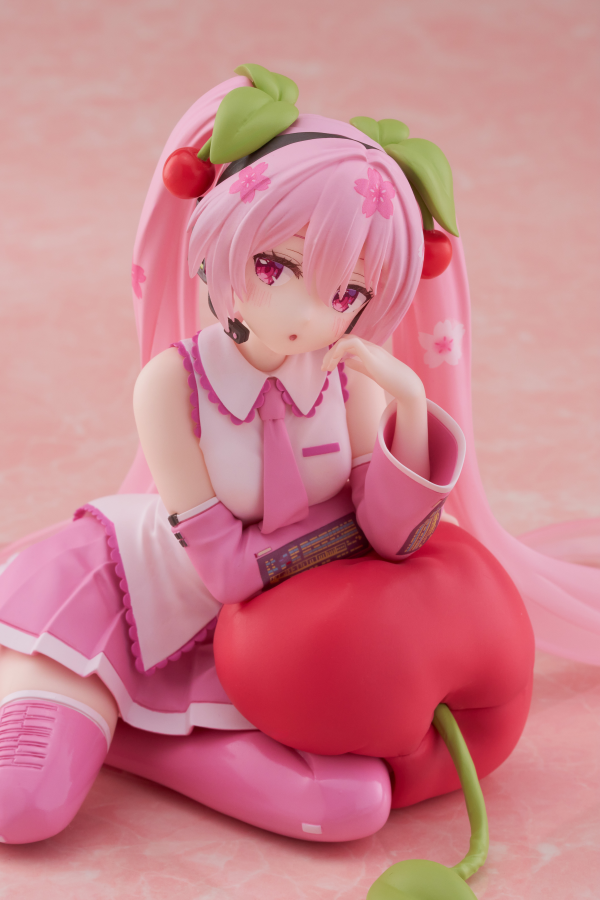TAITO Sakura Miku Desktop Cute Figure (Cherry Cushion Ver.)(0840342402977)