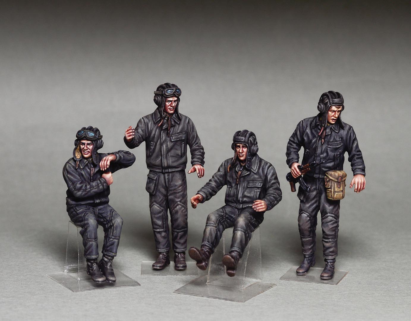 MiniArt 1/35 Soviet Tank Crew 1960-70s | 4820183311726