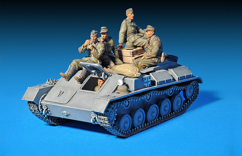 MiniArt 1/35 German Artillery Tractor T-70 (r) & Gun w/Crew | 4820041100745