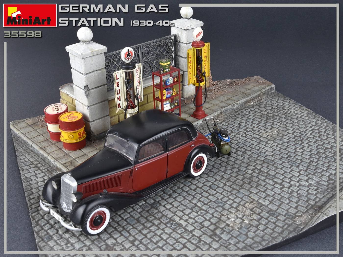MiniArt 1/35 German Gas Station 1930-40s | 4820183312471