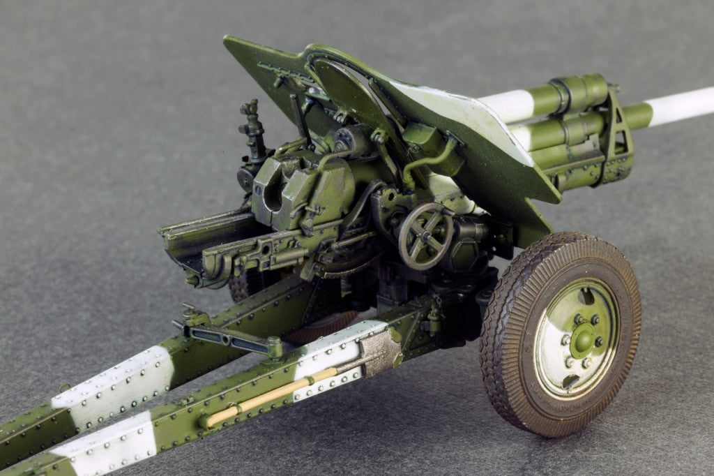 MiniArt 1/35 USV-BR 76-mm Gun Mod.1941 w/Limber & Crew | 4820041102886