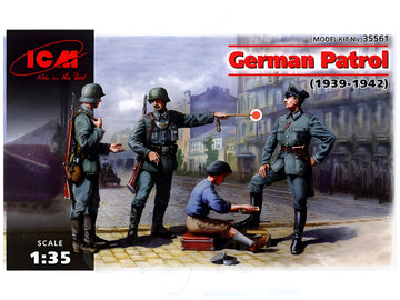 ICM 1/35 German Patrol (1939-1942) (4 figures - 1 officer, 2 soldiers, 1 civilian)