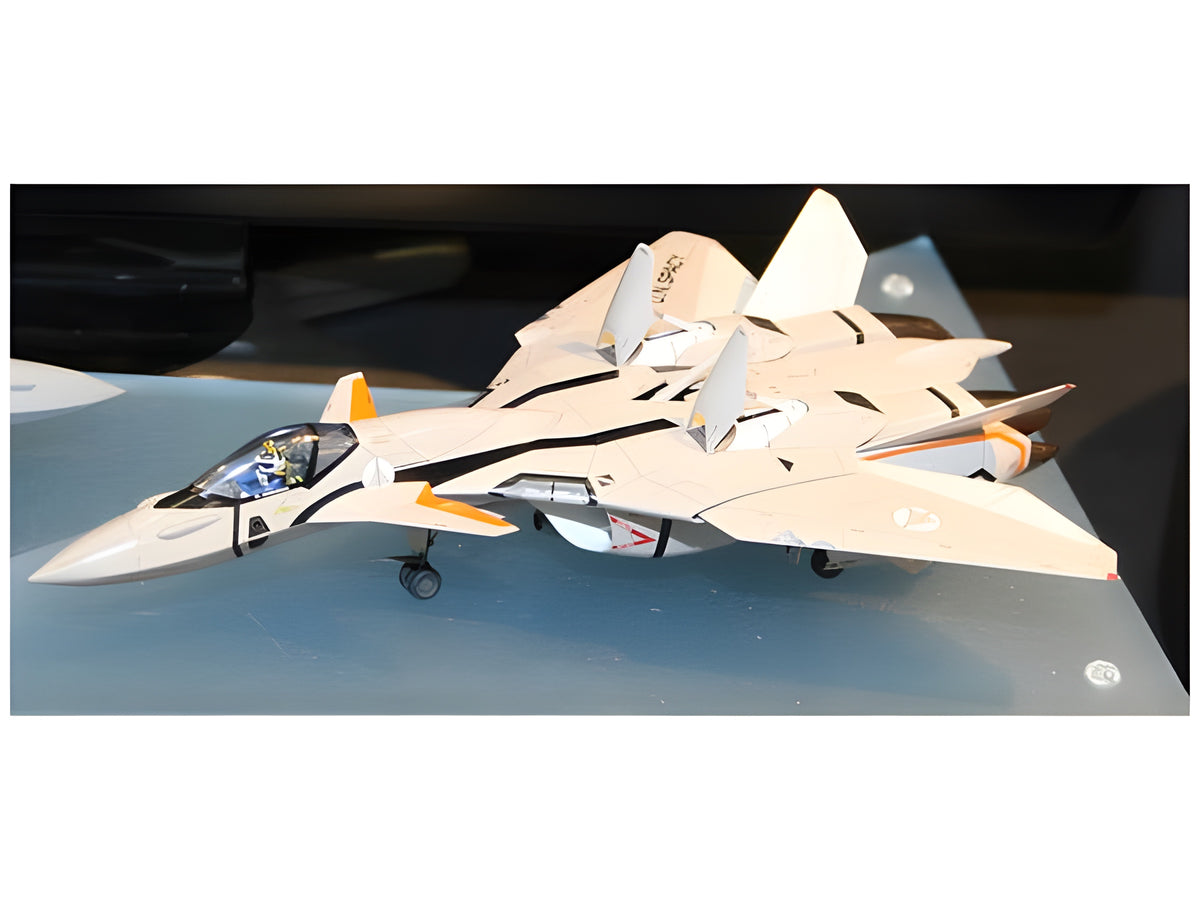 [22] 1:72 VF-11B Thunderbolt Macross Plus