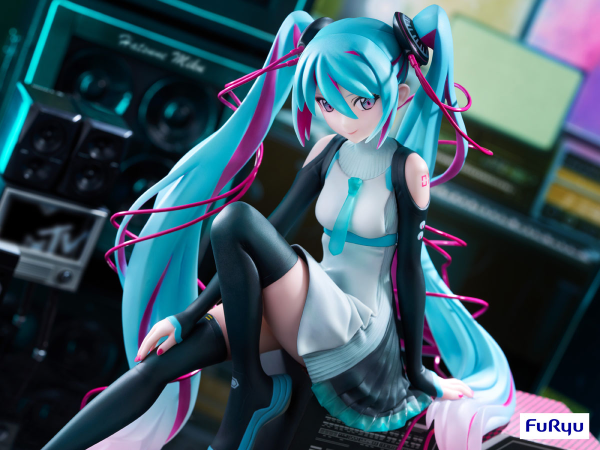 FURYU Corporation Hatsune Miku × MTV 1/7 Scale Figure