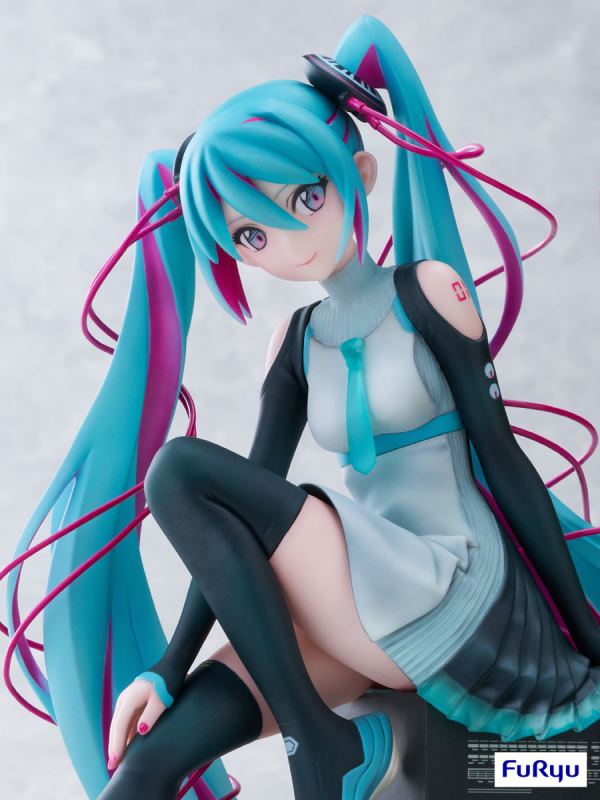FURYU Corporation Hatsune Miku × MTV 1/7 Scale Figure