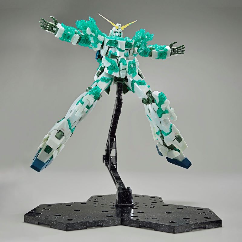 P-Bandai MG 1/100 The Gundam Base Limited Unicorn Gundam (Luminous Crystal Body)