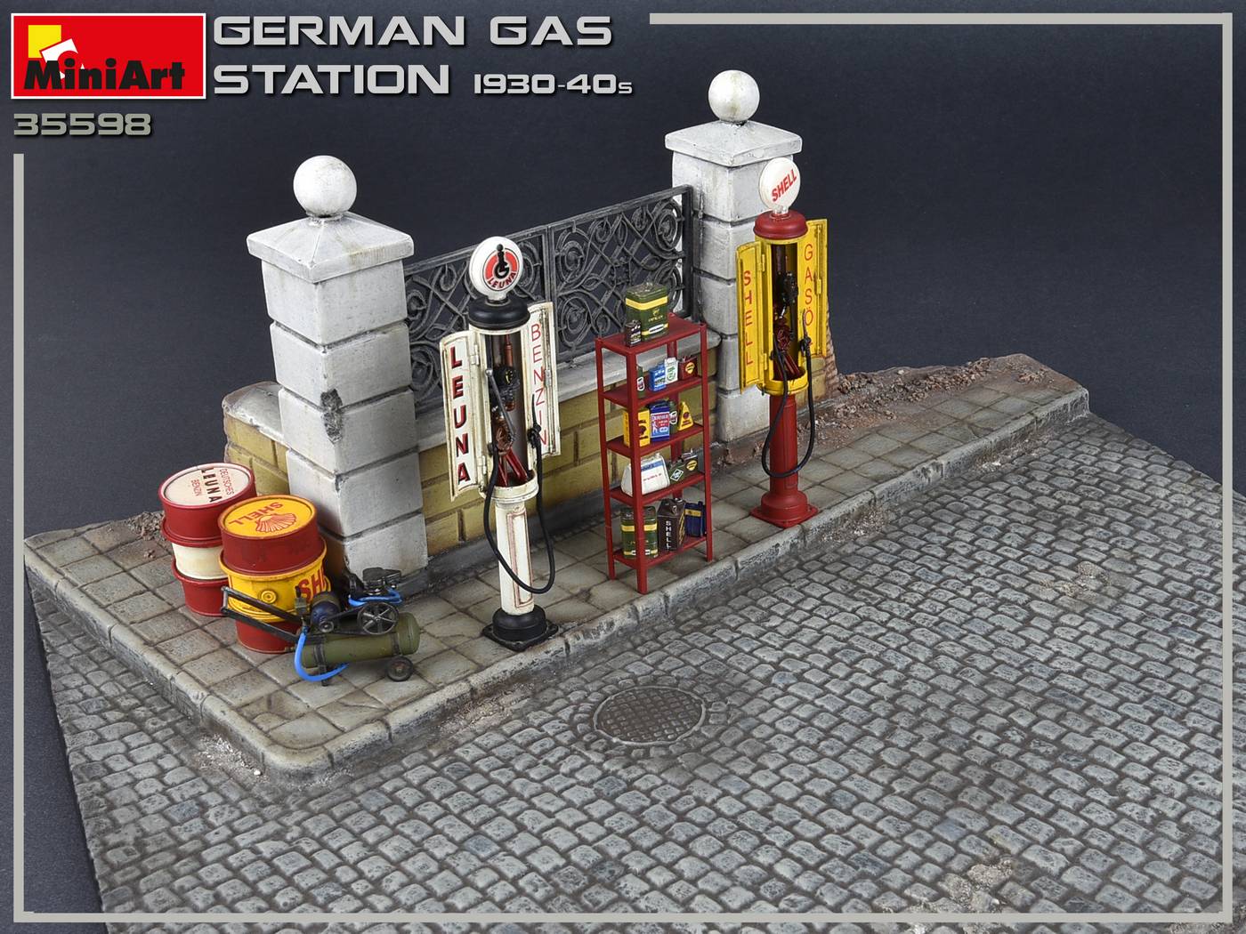 MiniArt 1/35 German Gas Station 1930-40s | 4820183312471