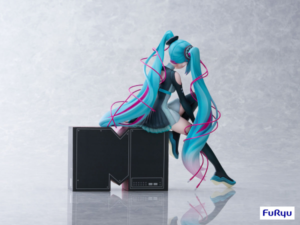 FURYU Corporation Hatsune Miku × MTV 1/7 Scale Figure