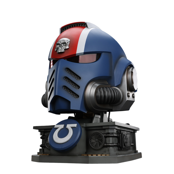 JOYTOY Ultramarines Lieutenant Titus' MKX Helmet & Display Stand | 6927054401697