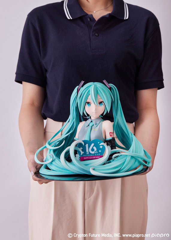 FURYU Corporation Hatsune Miku 16th Anniversary Bust Figure