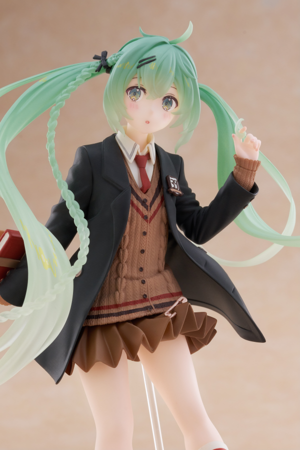 TAITO Hatsune Miku Figure - Fashion (Preppy Ver.)(840342403011)(840342403011)