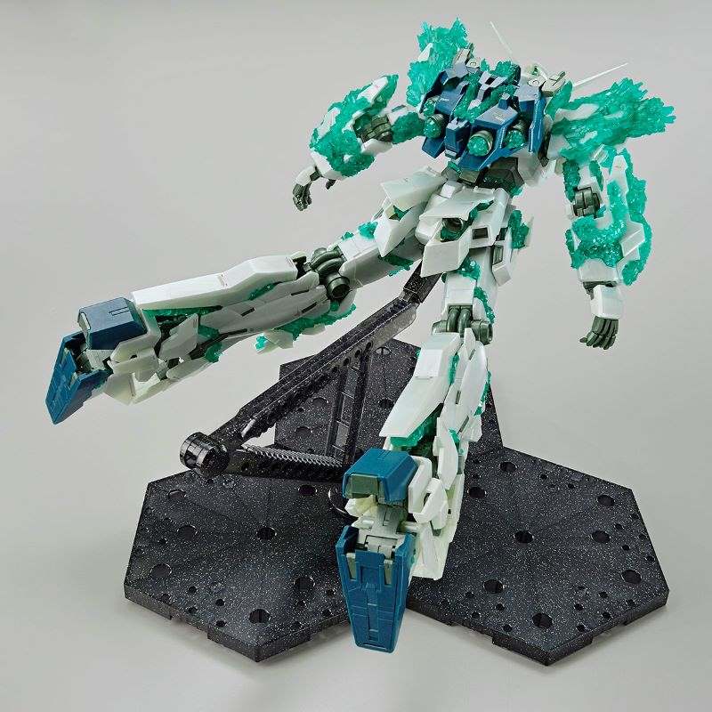 P-Bandai MG 1/100 The Gundam Base Limited Unicorn Gundam (Luminous Crystal Body)