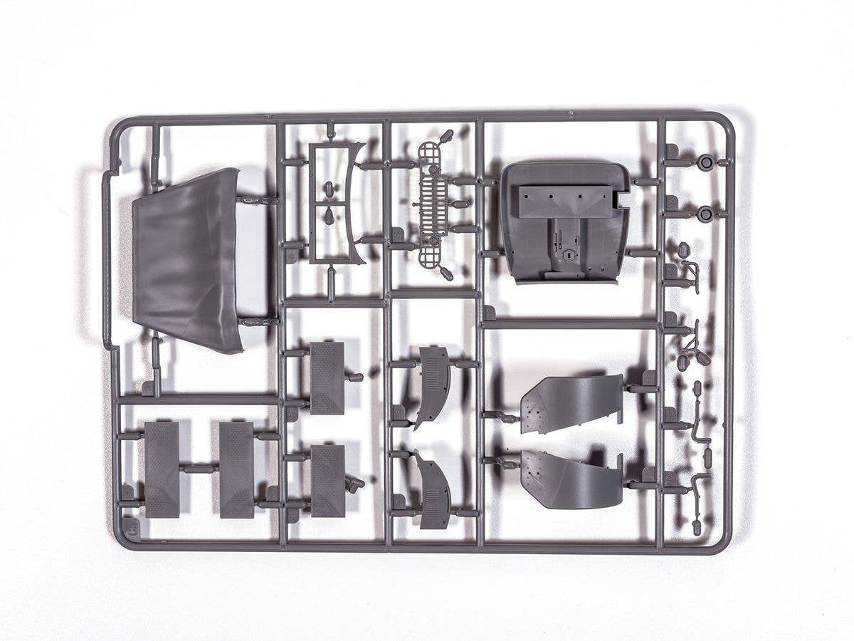 AK Interactive 1/35 IDF Power Wagon WM300 w/winch | 8435568342439
