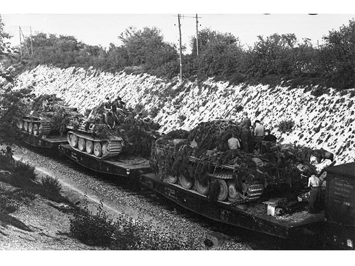 AK Interactive 1/35 German Railway Schwerer Plattformwagen Type SSYS | 8435568328877