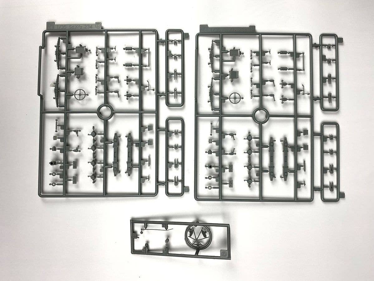 AK Interactive 1/35 SD.KFZ.234/2 PUMA Plastic Model Kit | 8435568328891