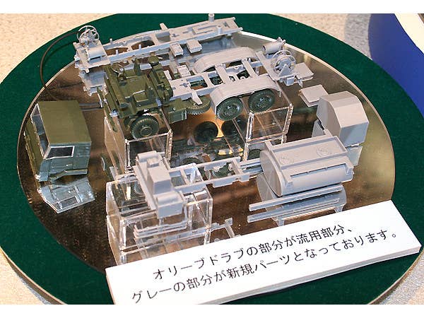 Aoshima 1/72 Japan Ground Self Defense Force 3 1/2t Fuel Tank Vehicle for Aviation | 4905083007945