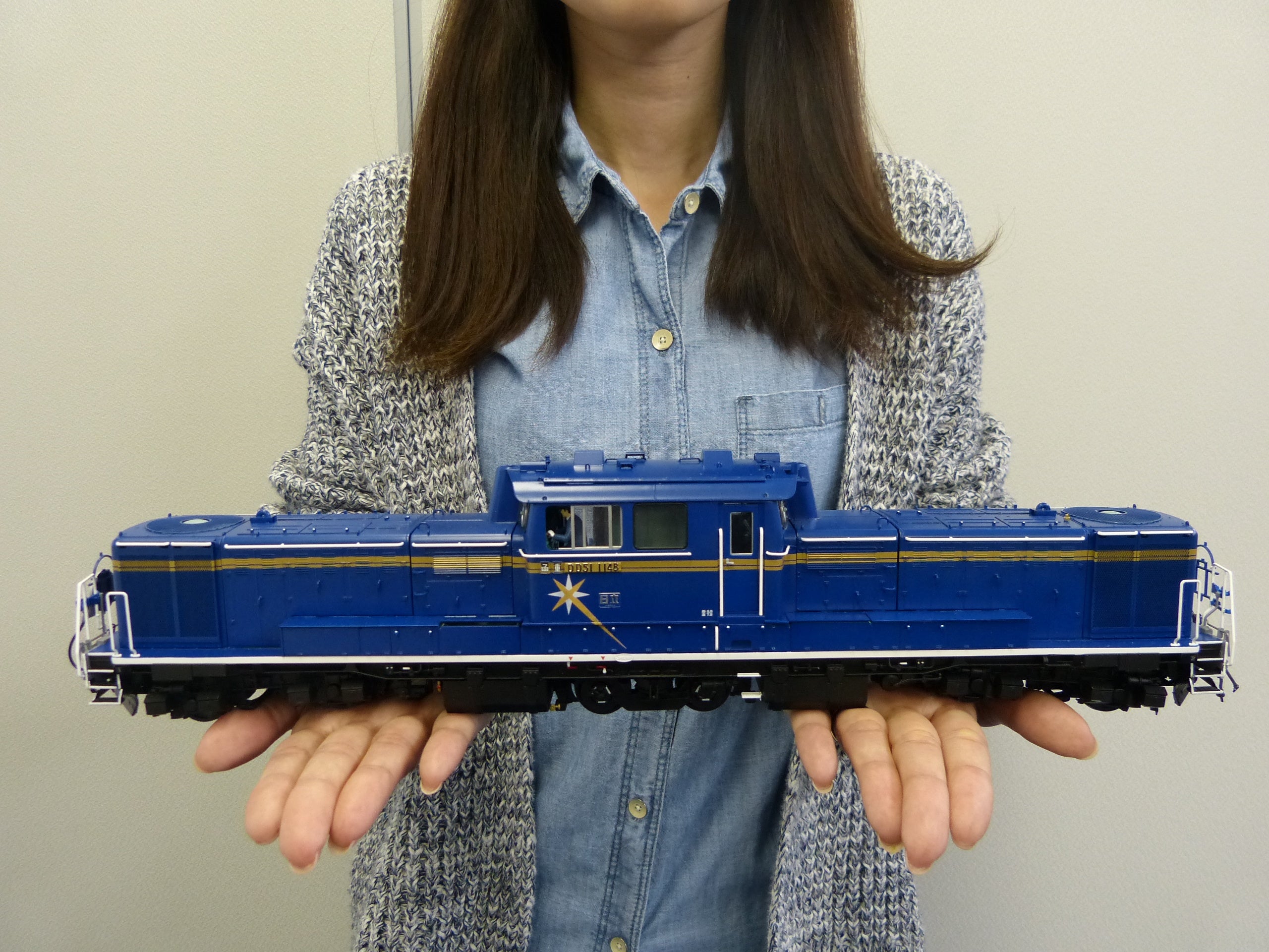 Aoshima 1/45 Diesel locomotive DD51 Limited Express Hokutosei | 4905083010006