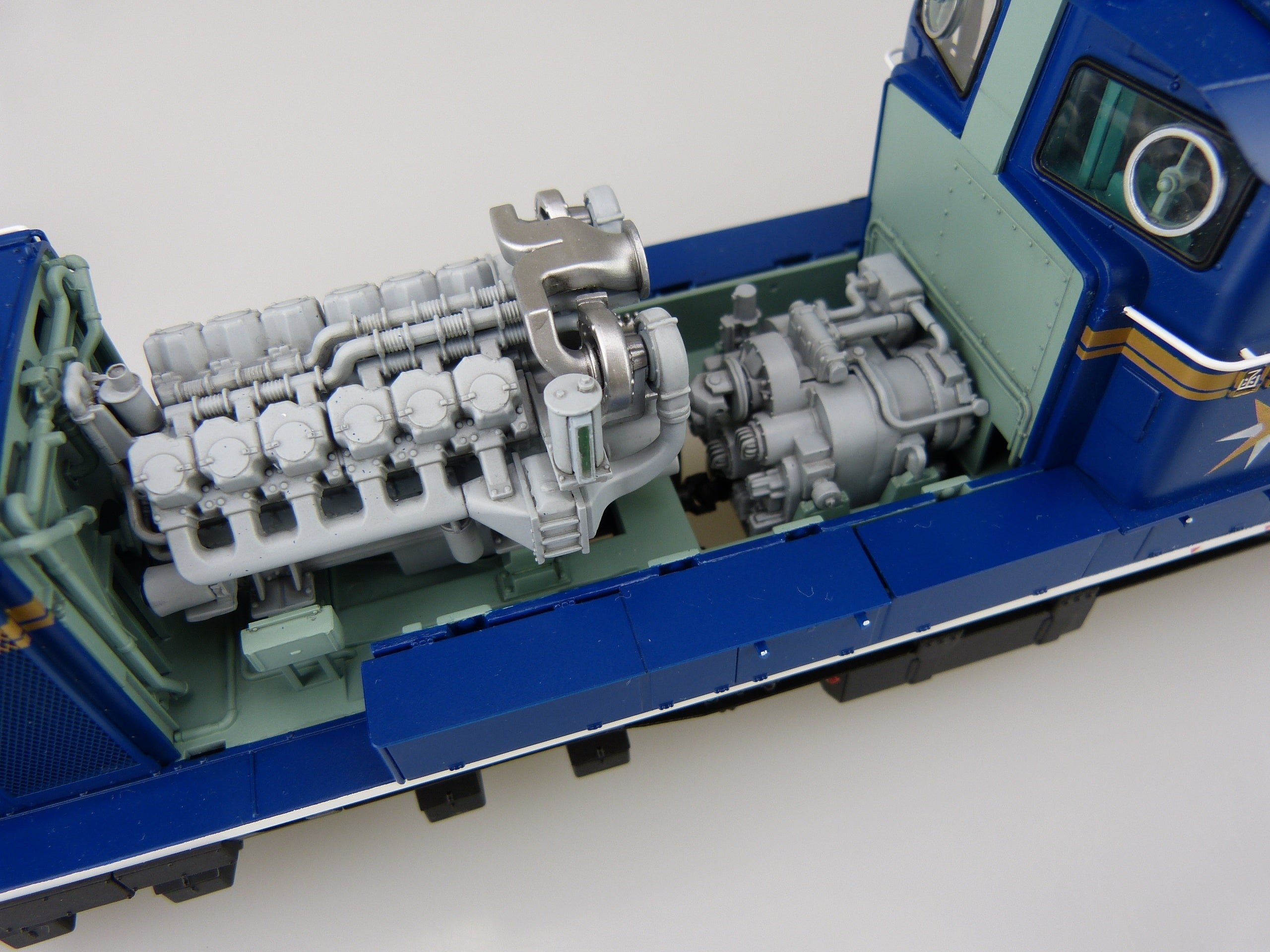 Aoshima 1/45 Diesel locomotive DD51 Limited Express Hokutosei | 4905083010006