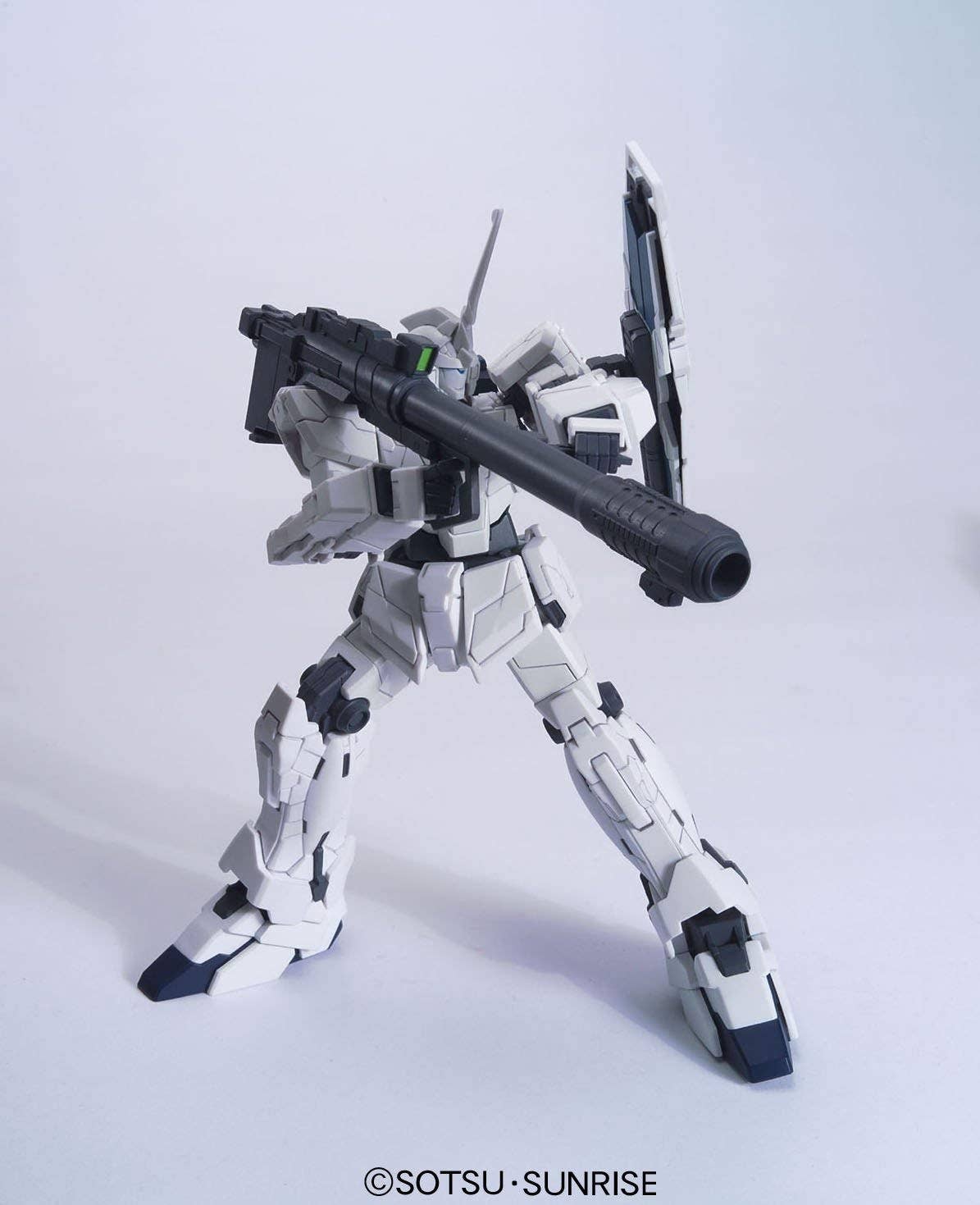HGUC 1/144 #101 RX-0 Unicorn Gundam (Unicorn Mode) | 4573102582645
