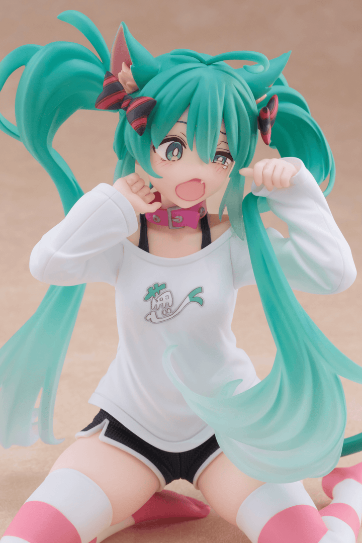Hatsune Miku Desktop Cute Figure (Cat Ear T-Shirt Ver.) Reissue | 840342405251