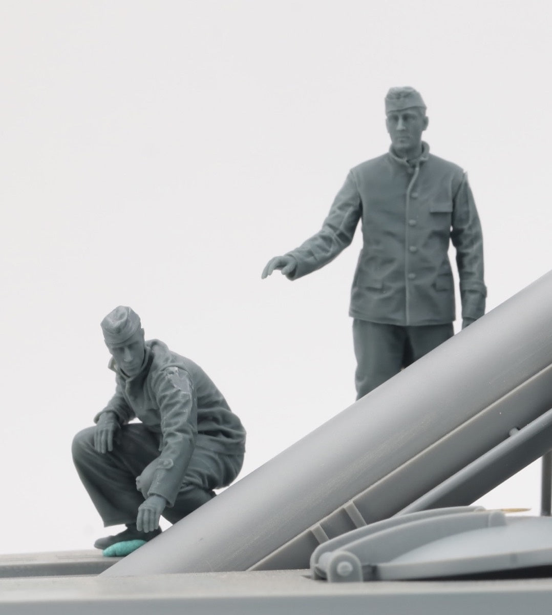 Border Model 1/35 German Submariners & Commanders Loading