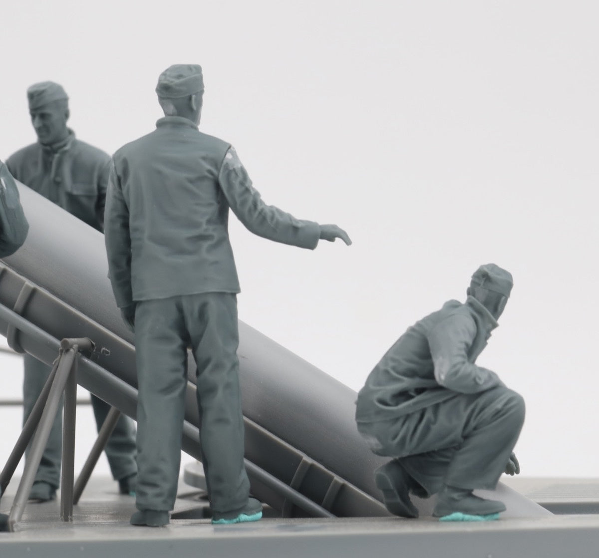 Border Model 1/35 German Submariners & Commanders Loading