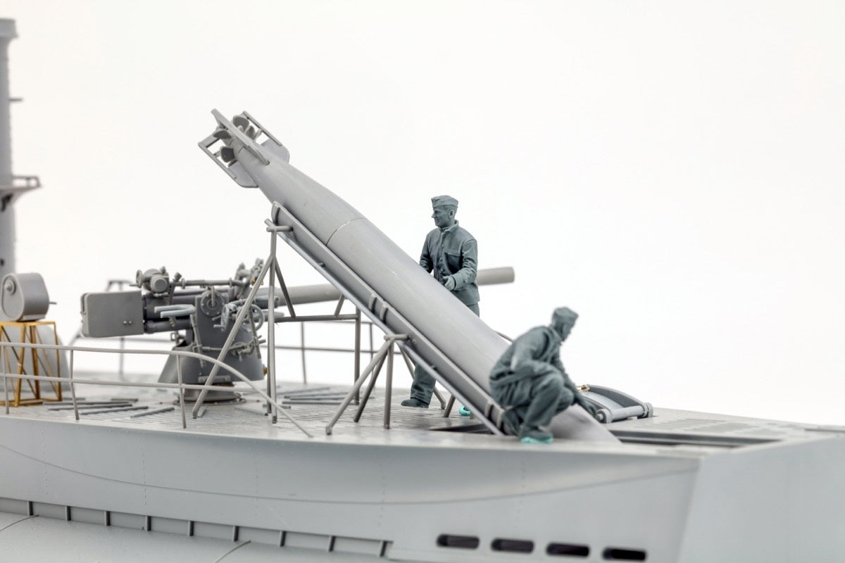 Border Model 1/35 German Submariners & Commanders Loading