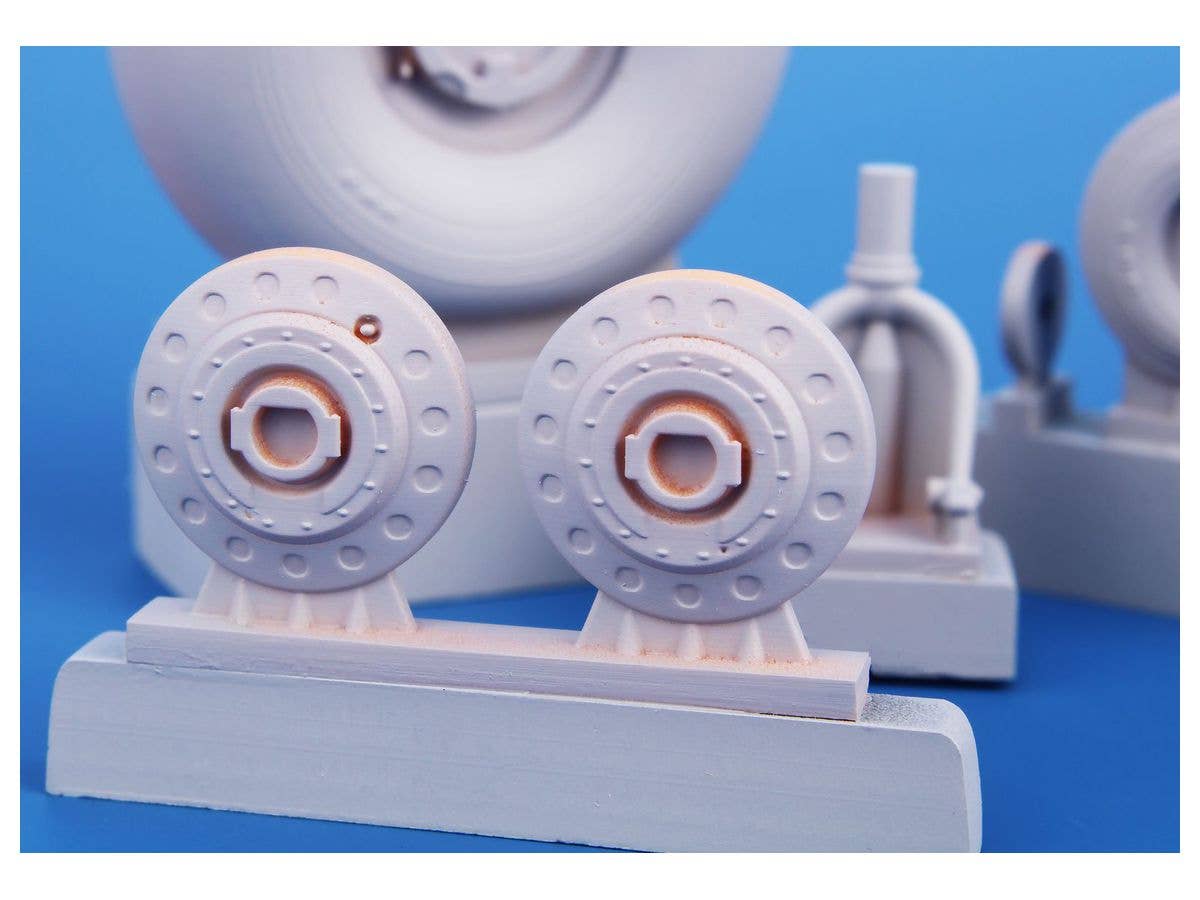 CMK 1/48 Lancaster Mk.I/III Mainwheels and Tailwheel w/Leg | 8595593129525