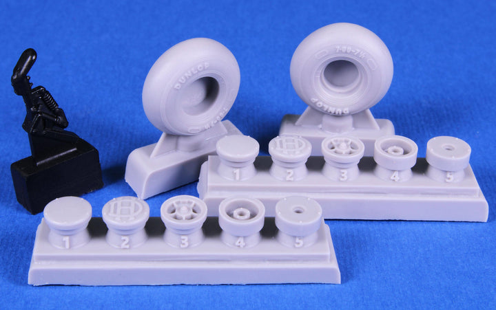 CMK 1/32 DH.82 Tiger Moth Mainwheels and Tailskid (ICM kit) | 8595593128795