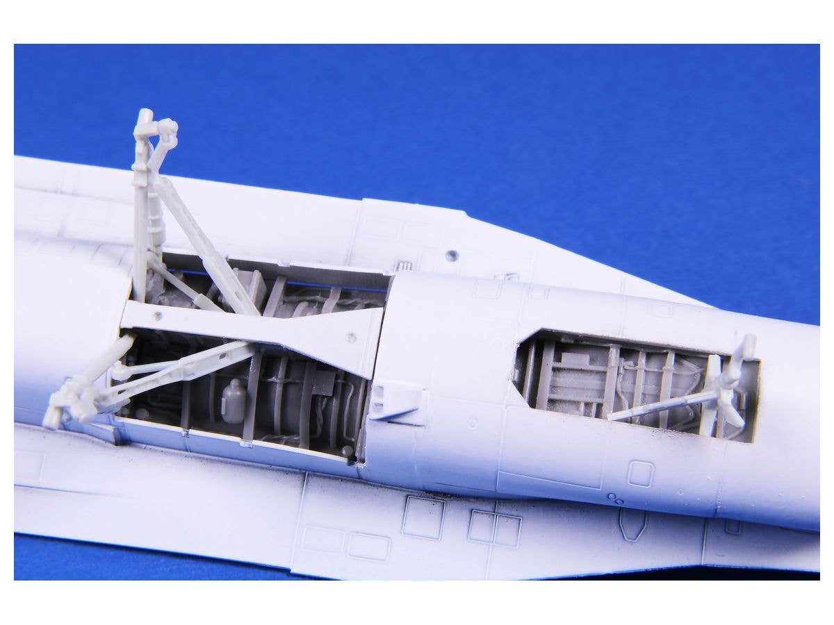 CMK 1/72 F-16MLU Wheel Bays | 8595593128887