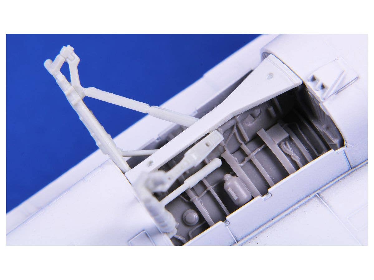 CMK 1/72 F-16MLU Wheel Bays | 8595593128887