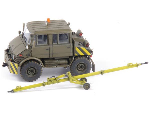 CMK 1/48 Unimog U406 DoKa Military Airport Tug + Towbar | 8595593126722