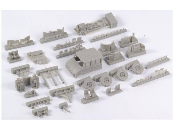 CMK 1/48 Unimog U406 DoKa Military Airport Tug + Towbar | 8595593126722