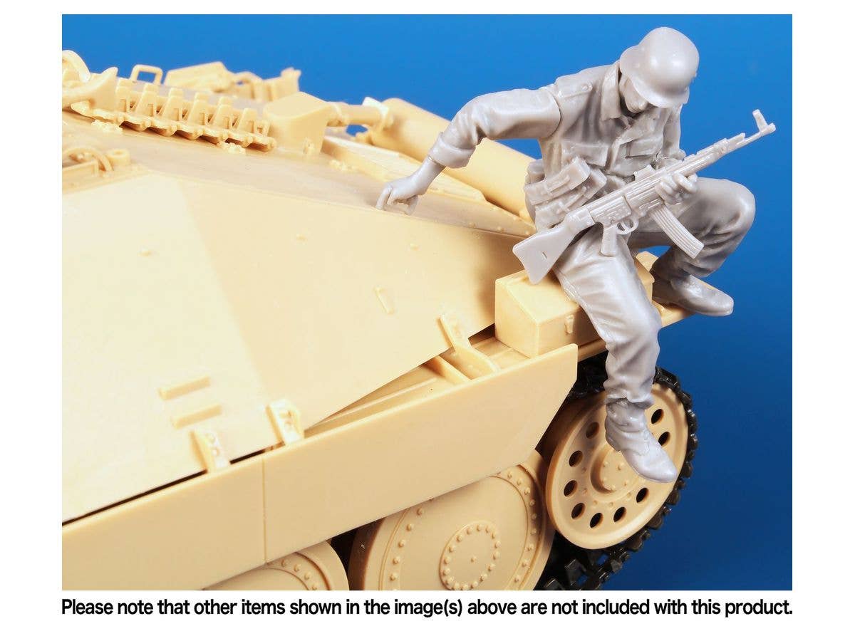 CMK 1/35 German Infantryman Carried on Hetzer 1944/45 | 8595593128504