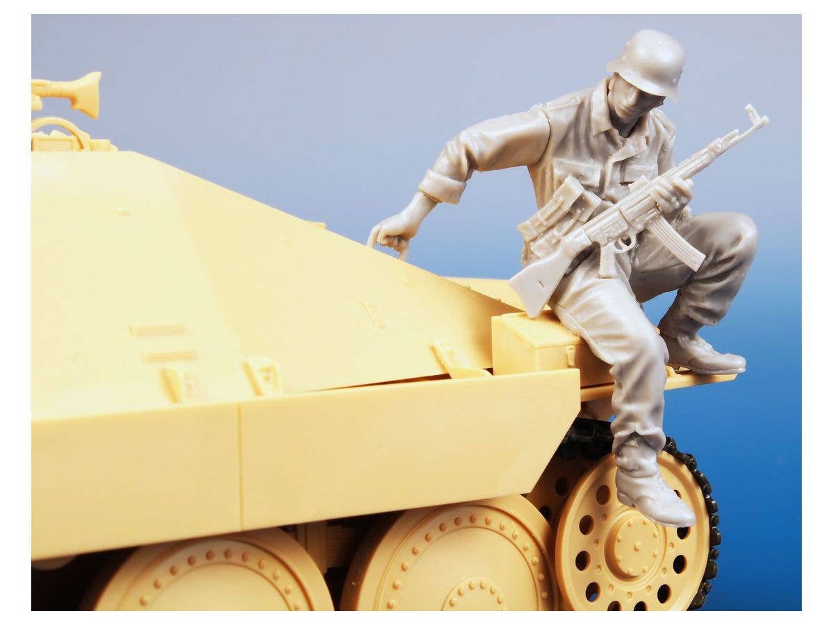 CMK 1/35 German Infantryman Carried on Hetzer 1944/45 | 8595593128504