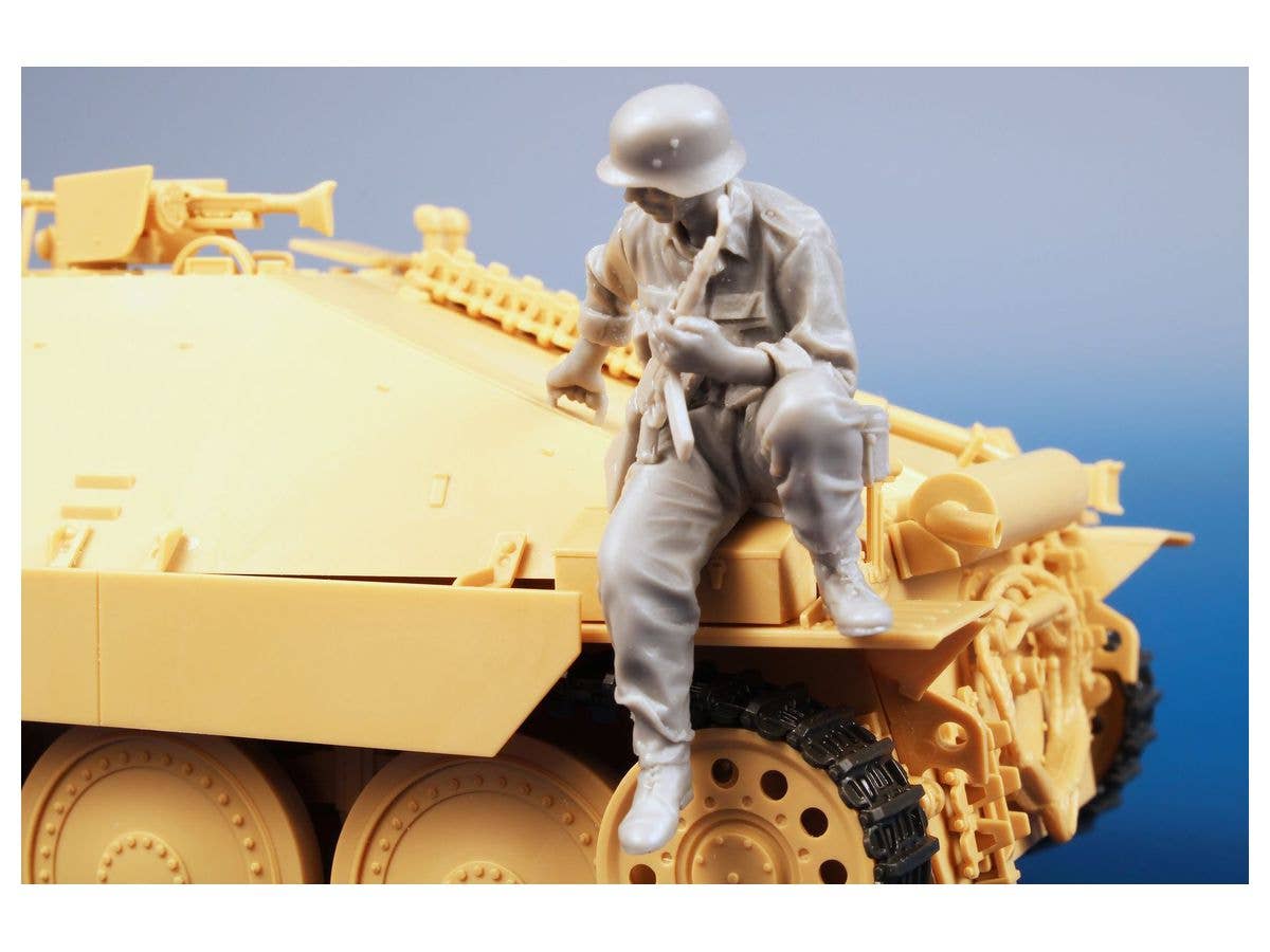 CMK 1/35 German Infantryman Carried on Hetzer 1944/45 | 8595593128504