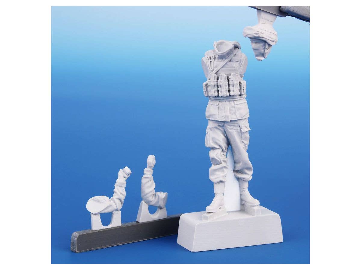 CMK 1/35 Ukrainian Soldier with NLAW and AK-74MN | 8595593129587