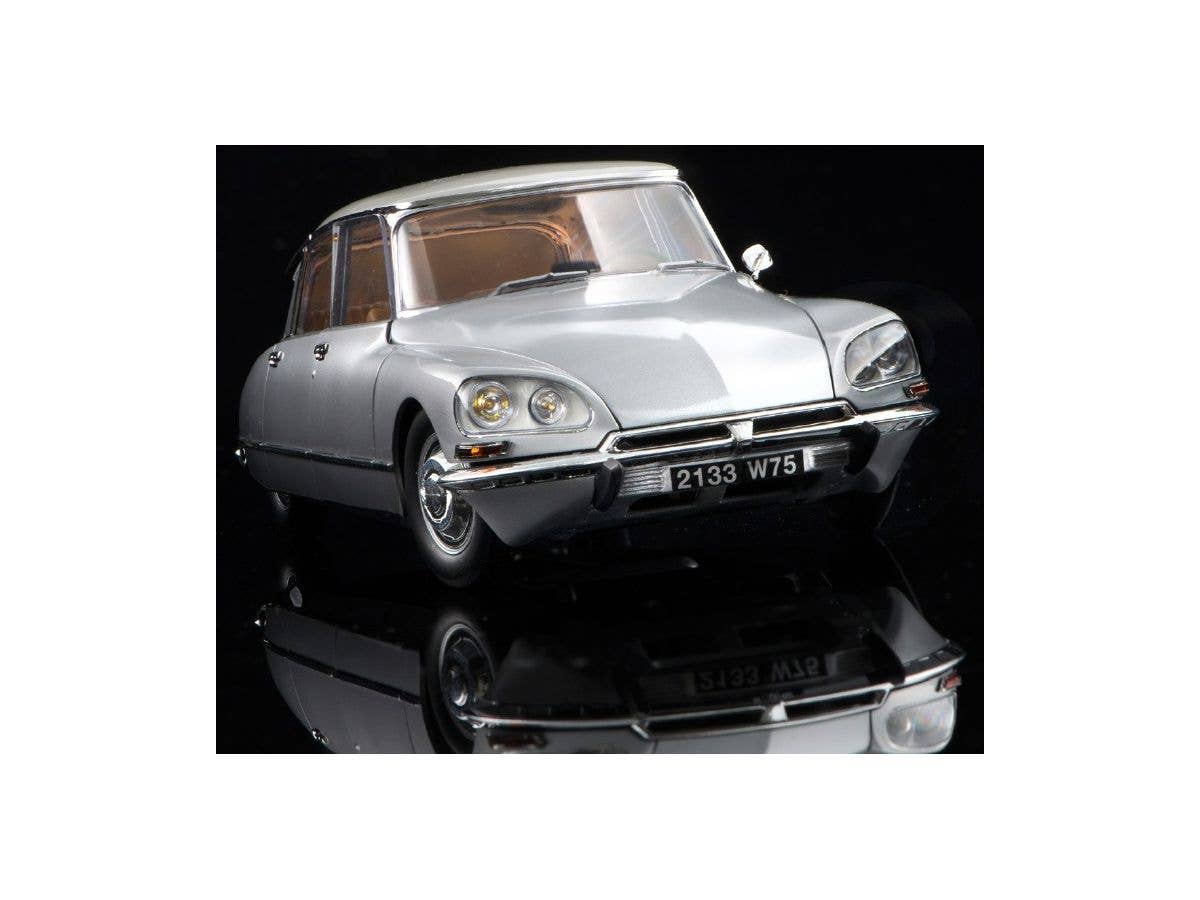 Ebbro 1/24 Citroen DS21 | 4526175250096