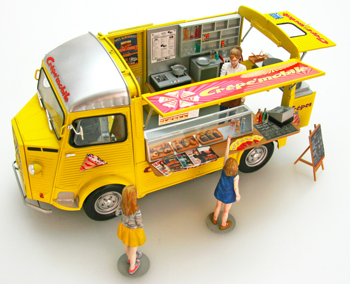 Ebbro 1/24 Citroen H Van Crepe Mobile with Figure | P-Rex