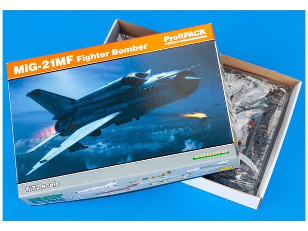 Eduard 1/72 MiG-21MF Fighter Bomber [Profipack] | 8591437532124