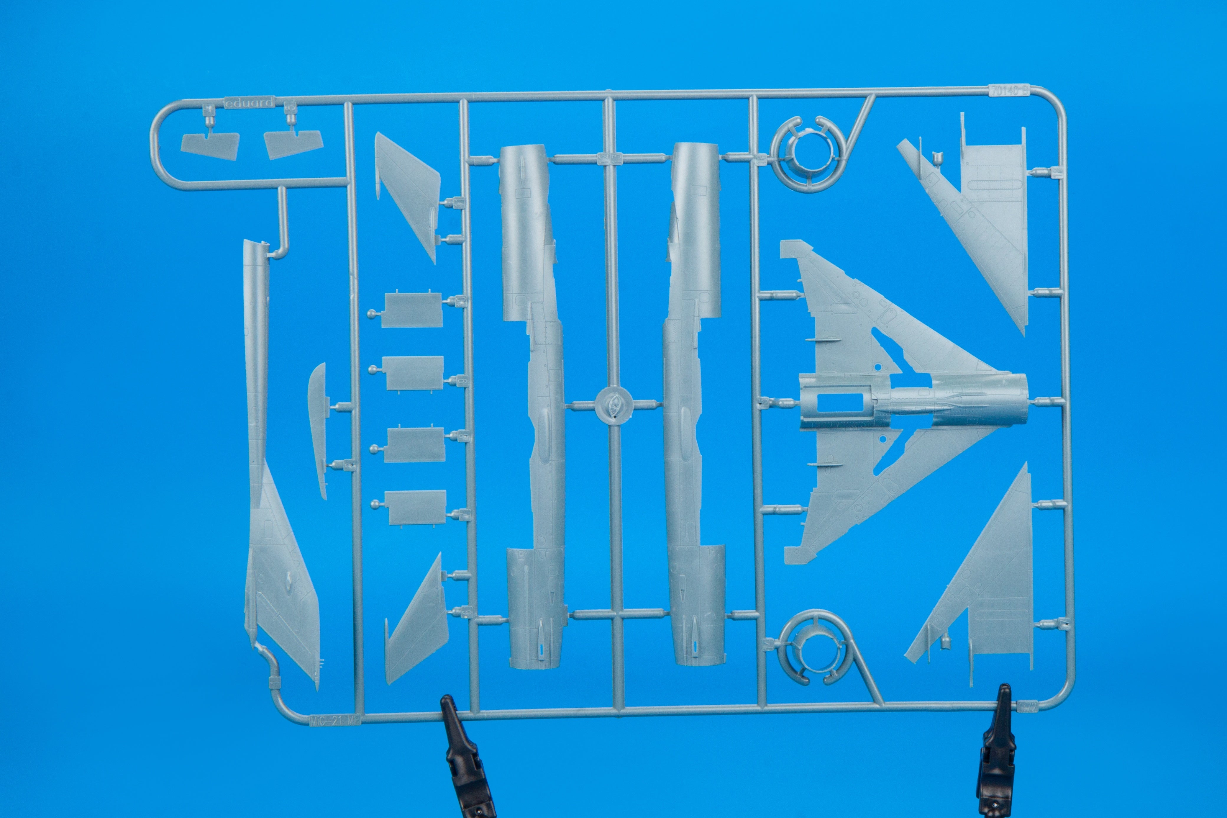 Eduard 1/72 MiG-21MF Fighter Bomber [Profipack]