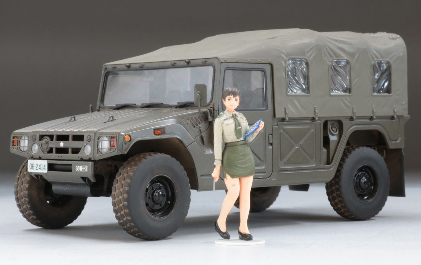 FineMolds 1/35 Historic Costume Girl JGSDF HMV with Figure 'Hinata' | 4536318880042